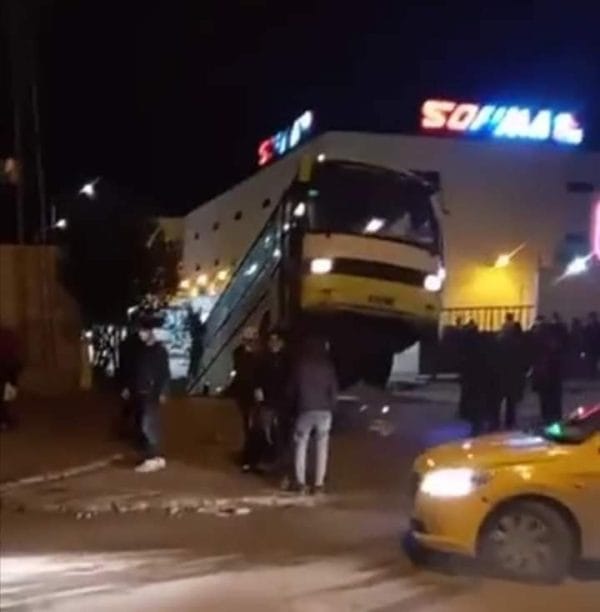 بنعروس حفرة تبتلع حافلة جلنار Jollanar
