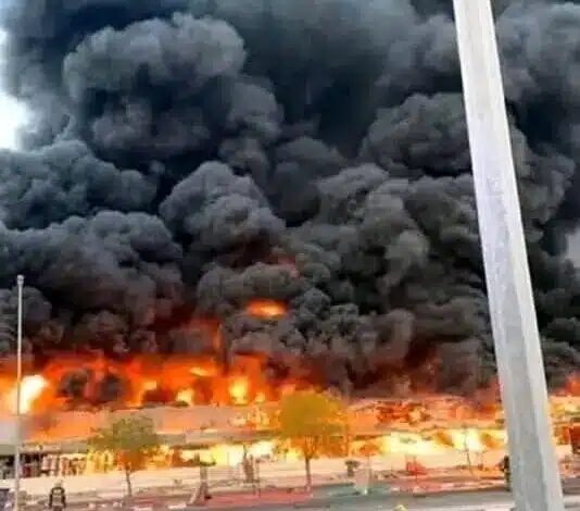 emirats incendie dans un port جلنار Jollanar