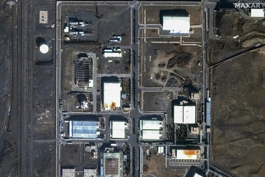les forces USA bombardent des sites nucléaires iraniens جلنار Jollanar